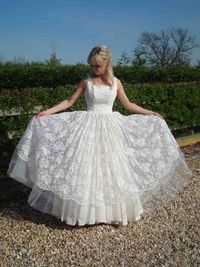 Love Miss Daisy Vintage Wedding Dress...