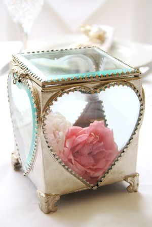 Le Trousseau - The first luxury wedding accessories boutique in the UK...