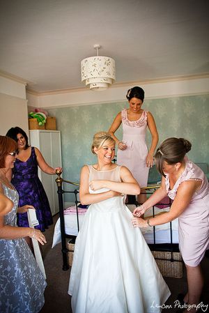 1950's Couture Style Bride - Photography by Lawson Photography...