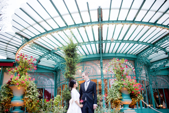 A 1960s Vintage Wedding Dress and Parisian Chic Wedding Celebration - Photography by Jodie Chapman...
