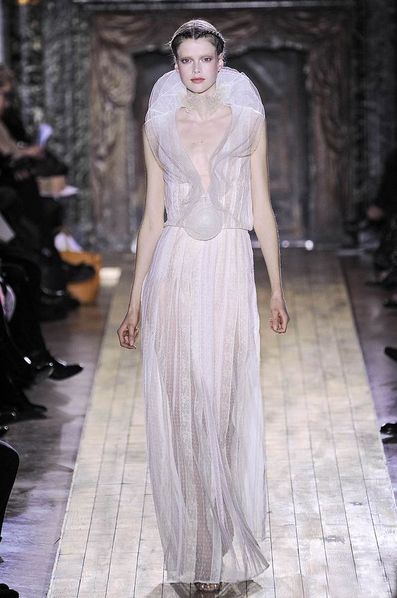 Valentino-couture-ss2011-runway-040_172508329893