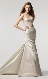 Monique-Lhuillier-Trumpet-Fit-and-Flare-ivory-2010-154367-1