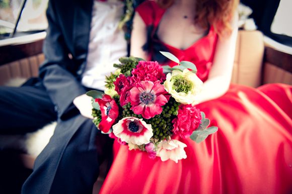 red wedding dress, red weddinb bouquet
