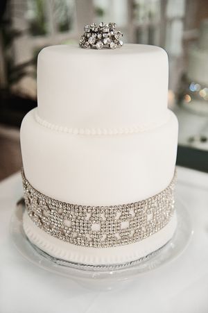 Wedding cake with sparkle and jewels