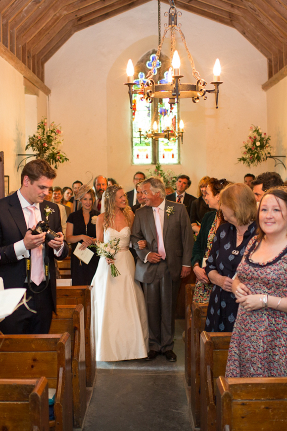 A Jim Hjelm Pocket Wedding Dress for a Rustic Country Wedding, Photos by Green Photographic