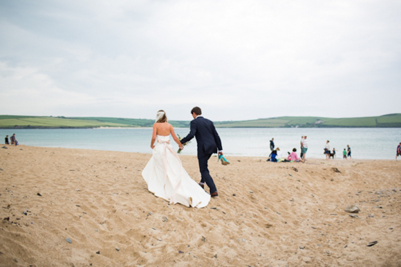 A Jim Hjelm Pocket Wedding Dress for a Rustic Country Wedding, Photos by Green Photographic