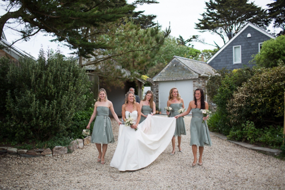 A Jim Hjelm Pocket Wedding Dress for a Rustic Country Wedding, Photos by Green Photographic