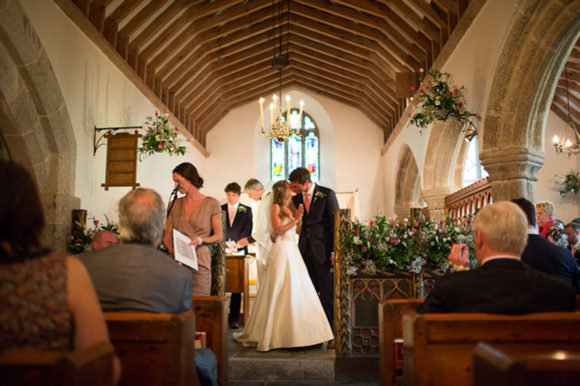 A Jim Hjelm Pocket Wedding Dress for a Rustic Country Wedding, Photos by Green Photographic