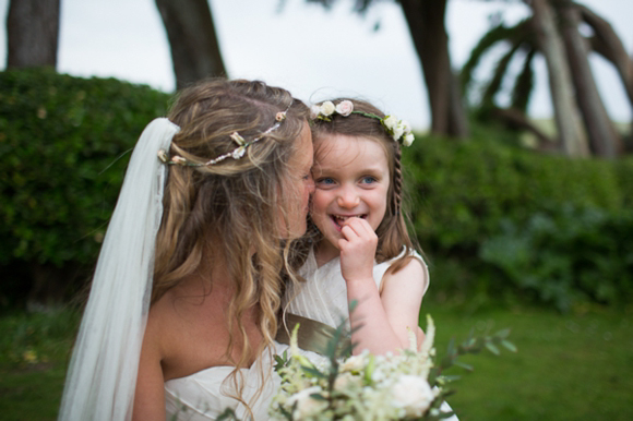 A Jim Hjelm Pocket Wedding Dress for a Rustic Country Wedding, Photos by Green Photographic