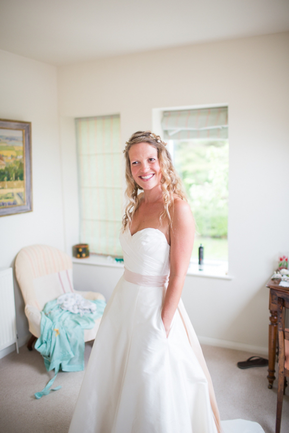 A Jim Hjelm Pocket Wedding Dress for a Rustic Country Wedding, Photos by Green Photographic