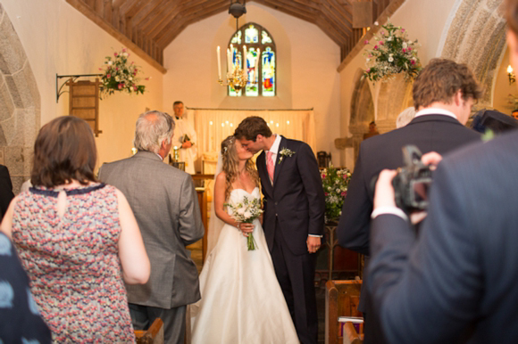 A Jim Hjelm Pocket Wedding Dress for a Rustic Country Wedding, Photos by Green Photographic