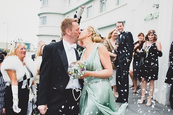 1920s-inspired-wedding-pale-green-wedding-dress-tobiah-tayo-photography_0224