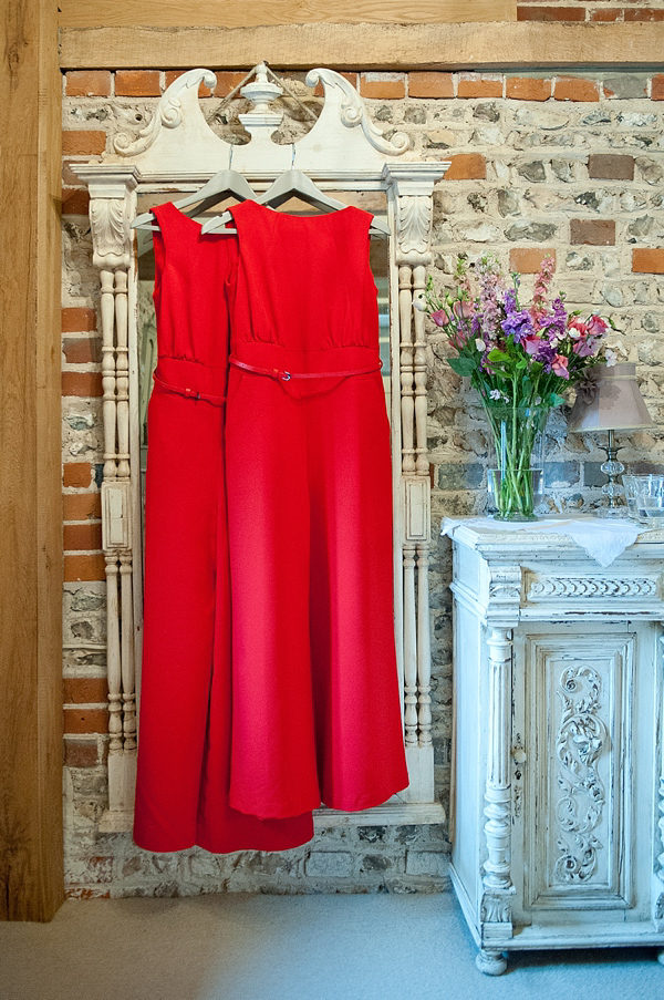 Jenny Packham Barn Wedding // Photography by Anna Rosell 