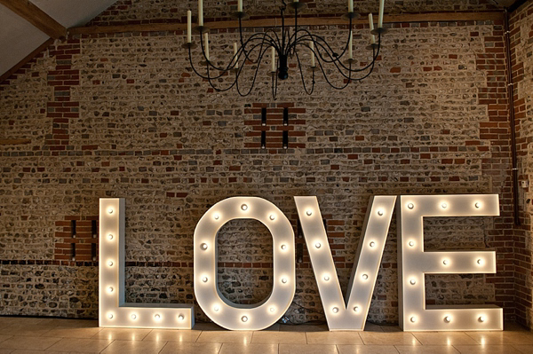 Jenny Packham Barn Wedding // Photography by Anna Rosell 