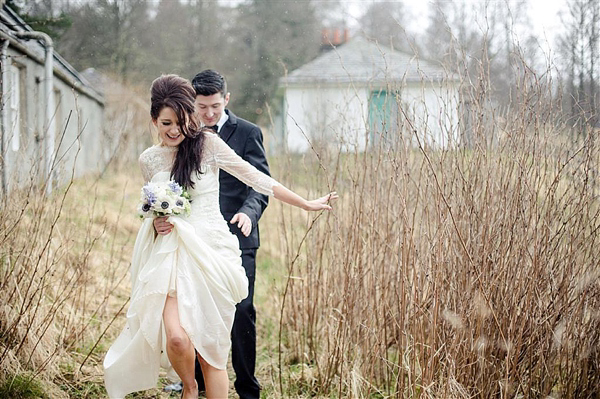 Scottish Highlands Wedding // Inshriach House // 1960s Edwardian Whimsical Wedding // Photography by Helen Abraham