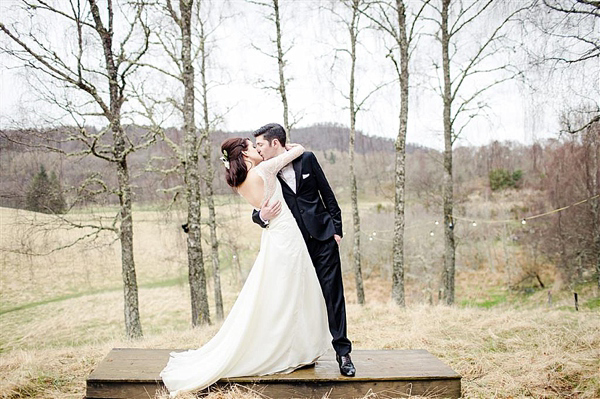 Scottish Highlands Wedding // Inshriach House // 1960s Edwardian Whimsical Wedding // Photography by Helen Abraham