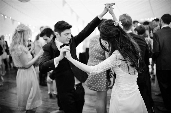 Scottish Highlands Wedding // Inshriach House // 1960s Edwardian Whimsical Wedding // Photography by Helen Abraham