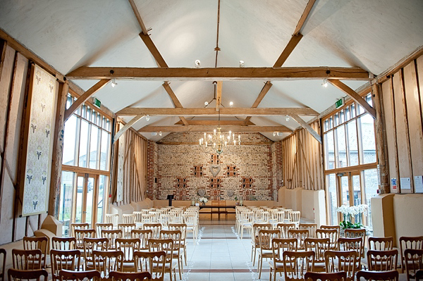 Jenny Packham Barn Wedding // Photography by Anna Rosell 