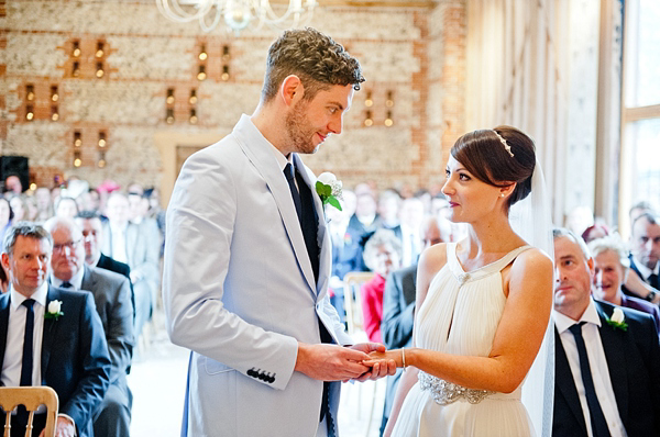 Jenny Packham Barn Wedding // Photography by Anna Rosell 