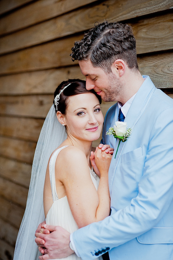 Jenny Packham Barn Wedding // Photography by Anna Rosell 