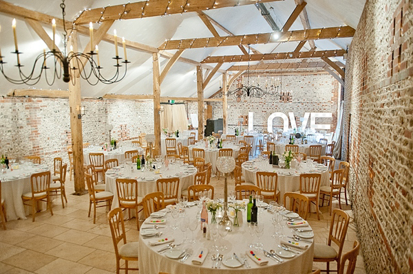 Jenny Packham Barn Wedding // Photography by Anna Rosell 