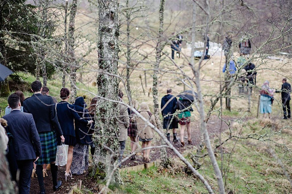 Scottish Highlands Wedding // Inshriach House // 1960s Edwardian Whimsical Wedding // Photography by Helen Abraham