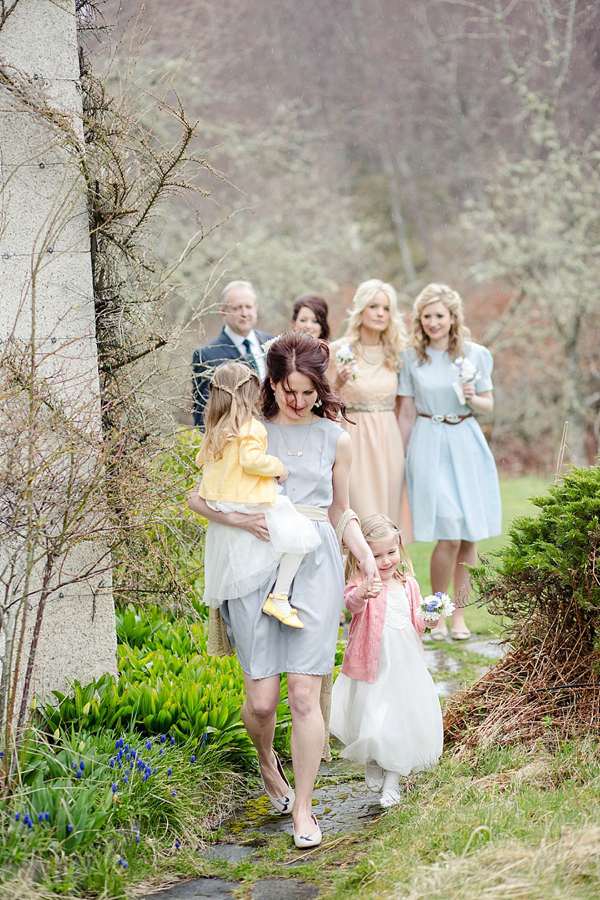 Scottish Highlands Wedding // Inshriach House // 1960s Edwardian Whimsical Wedding // Photography by Helen Abraham