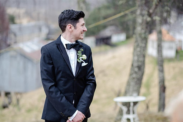 Scottish Highlands Wedding // Inshriach House // 1960s Edwardian Whimsical Wedding // Photography by Helen Abraham