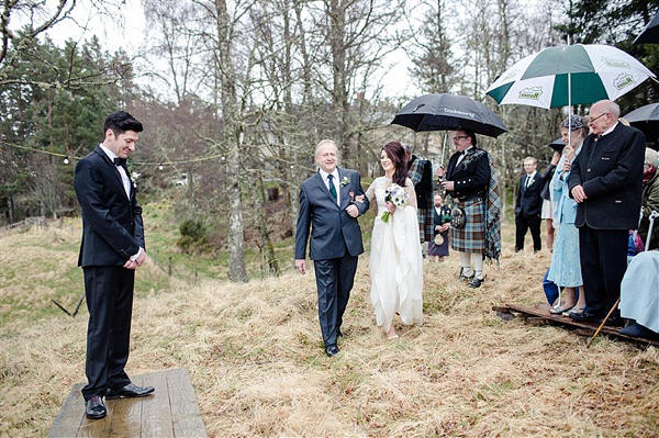 Scottish Highlands Wedding // Inshriach House // 1960s Edwardian Whimsical Wedding // Photography by Helen Abraham