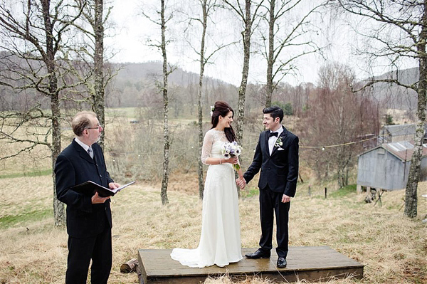 Scottish Highlands Wedding // Inshriach House // 1960s Edwardian Whimsical Wedding // Photography by Helen Abraham