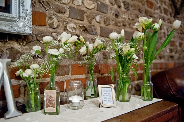 Jenny Packham Barn Wedding // Photography by Anna Rosell 