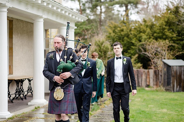 Scottish Highlands Wedding // Inshriach House // 1960s Edwardian Whimsical Wedding // Photography by Helen Abraham