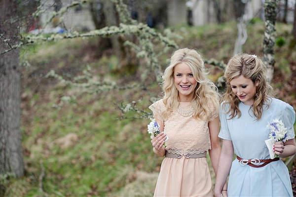 Scottish Highlands Wedding // Inshriach House // 1960s Edwardian Whimsical Wedding // Photography by Helen Abraham