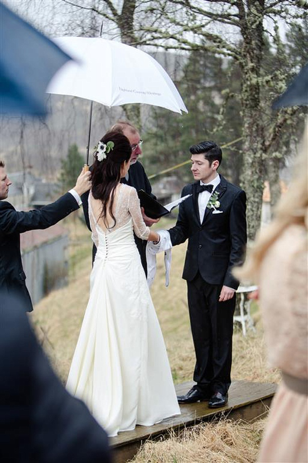 Scottish Highlands Wedding // Inshriach House // 1960s Edwardian Whimsical Wedding // Photography by Helen Abraham