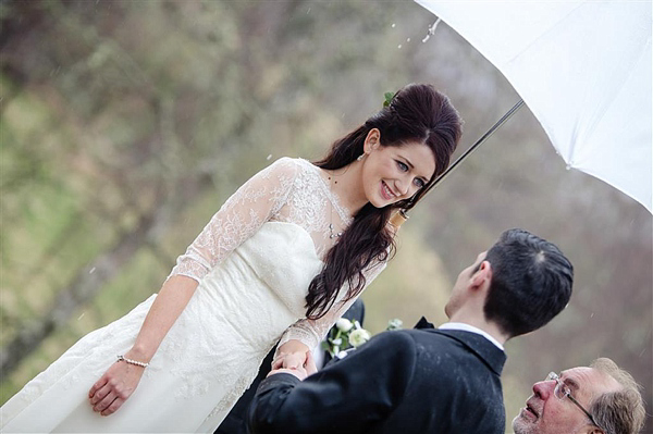 Scottish Highlands Wedding // Inshriach House // 1960s Edwardian Whimsical Wedding // Photography by Helen Abraham