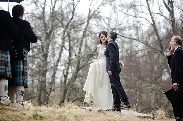 Scottish Highlands Wedding // Inshriach House // 1960s Edwardian Whimsical Wedding // Photography by Helen Abraham