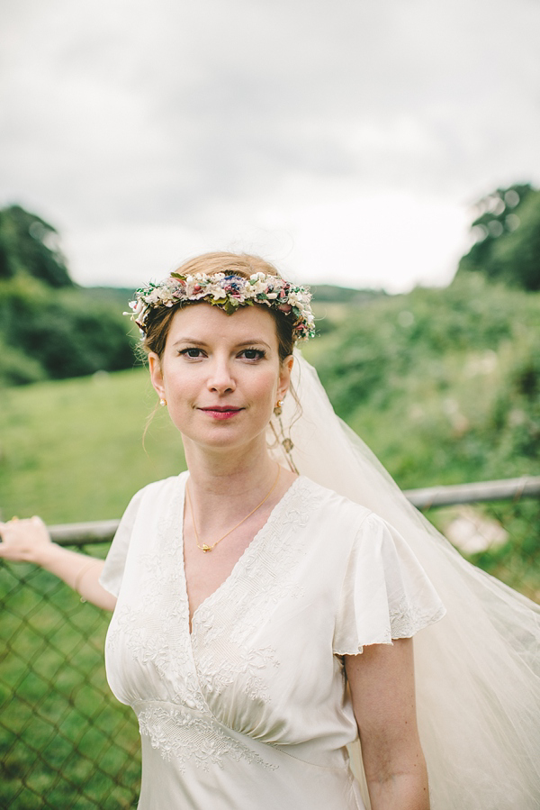 Outdoor Humanist wedding, 1930s vintage wedding dress, vintage wedding, Autumn wedding, September wedding, Photography by Ellie Gillard, find out more at  www.elliegillard.co.uk