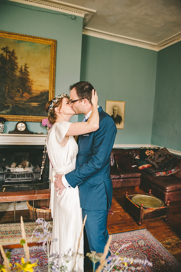 Outdoor Humanist wedding, 1930s vintage wedding dress, vintage wedding, Autumn wedding, September wedding, Photography by Ellie Gillard, find out more at  www.elliegillard.co.uk