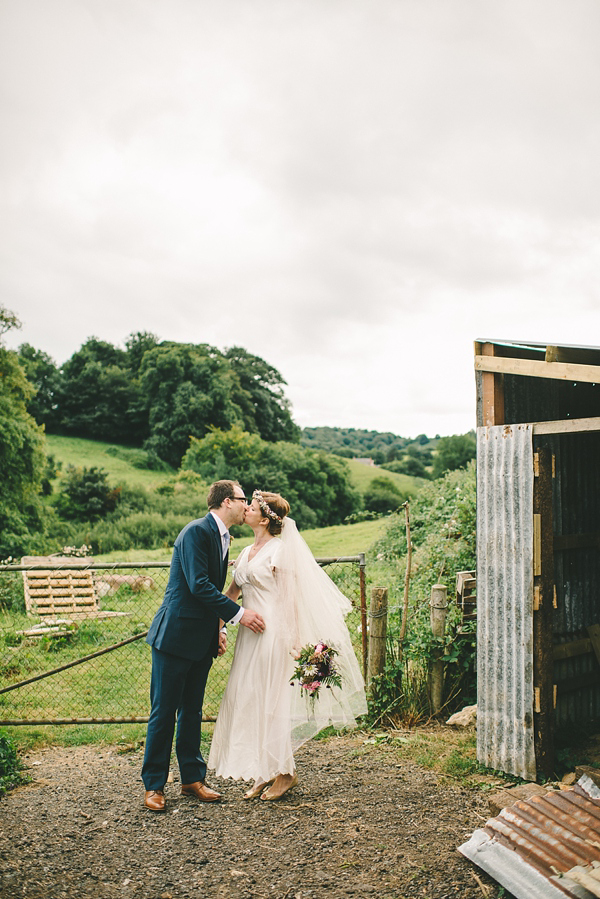 Outdoor Humanist wedding, 1930s vintage wedding dress, vintage wedding, Autumn wedding, September wedding, Photography by Ellie Gillard, find out more at  www.elliegillard.co.uk