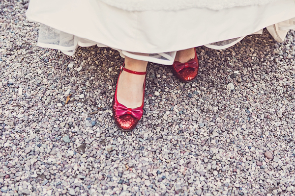 Mad Hatters tea party style wedding, Groom in tweed, flat cap, photography by Claire Penn