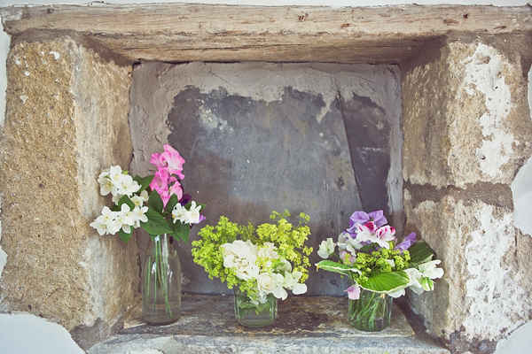 Grace Kelly inspired bride, sweet pea wedding flowers, photography by Carly Bevan