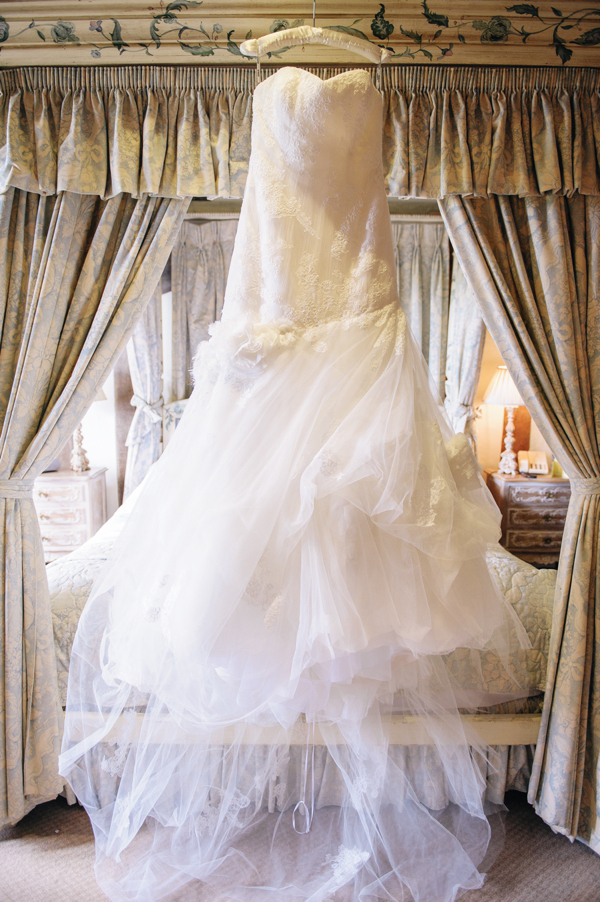 Enzoani wedding dress, Photography by Daffodil Waves