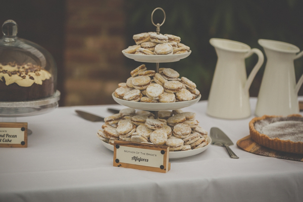 Benjamin Roberts wedding dress, rustic Autumn wedding, Photography by Michelle Lindsell