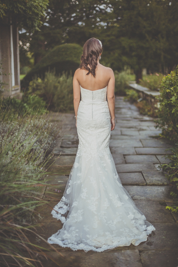 Benjamin Roberts wedding dress, rustic Autumn wedding, Photography by Michelle Lindsell