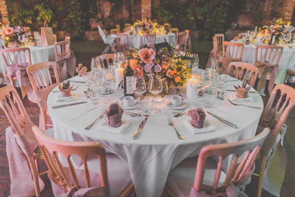 Benjamin Roberts wedding dress, rustic Autumn wedding, Photography by Michelle Lindsell