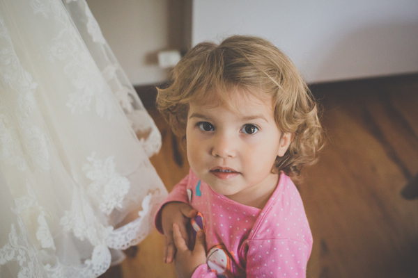 Benjamin Roberts wedding dress, rustic Autumn wedding, Photography by Michelle Lindsell