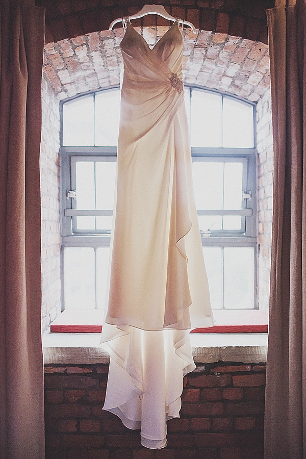 Enzoani wedding dress, Sunflower wedding, Manchester Art Gallery Wedding, Anna Hardy Photography