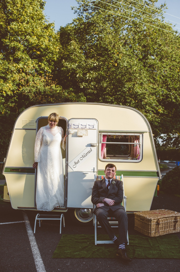 A Retro 60s Style Wedding // Midcentury style wedding // DIY vintage wedding