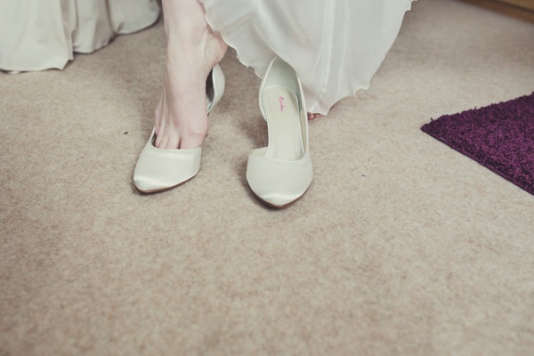 Laurel by Jenny Packham // Retro music wedding // Lisa Jane Photography