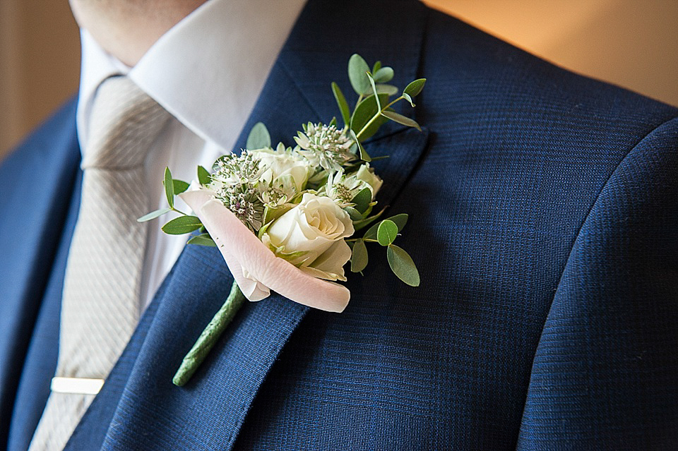 Eden by Jenny Packham // Intimate Country House Civil Ceremony // Photography by Julie Tinton